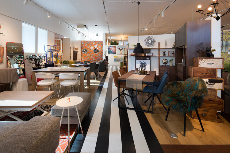 リビングハウスの店内1、新潟のインテリアショップ・家具屋さん